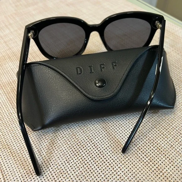 🖤💛DIFF Eyewear Women’s April Black & Gold Mirror Lens Cat Eye Sunglasses - Picture 5 of 12